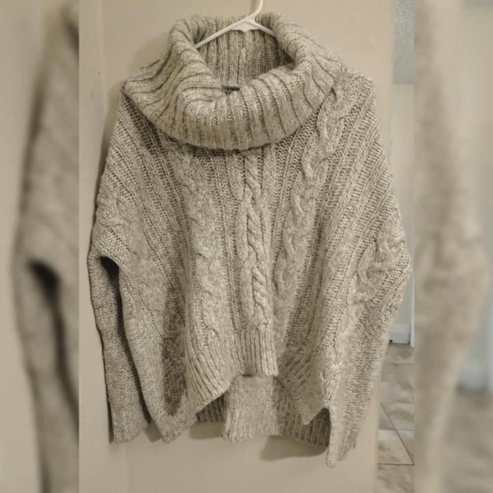 JENNIFER LOPEZ Turtle Neck Sweater